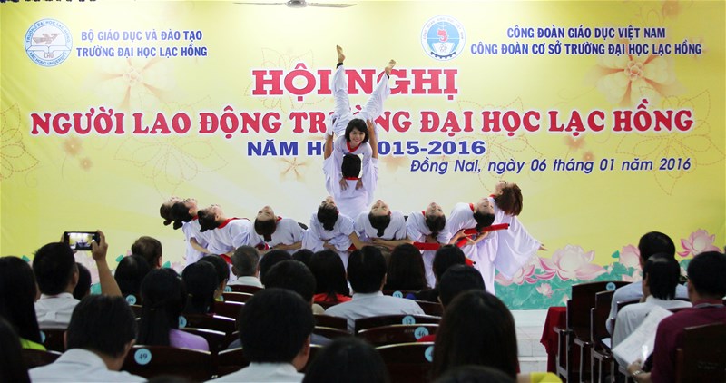 Văn nghệ chào mừng